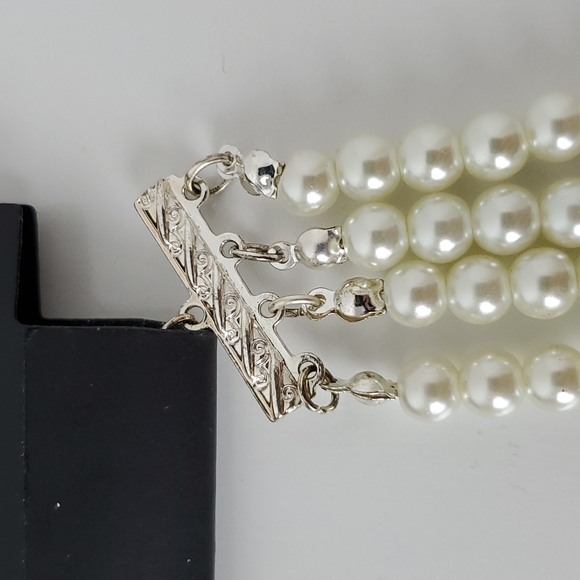 Vieste Faux Pearl Knot Necklace - Picture 6 of 17